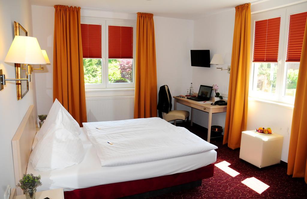 Hotel Blankenese Hamburg Bagian luar foto