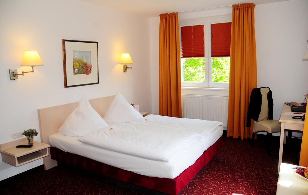 Hotel Blankenese Hamburg Bagian luar foto